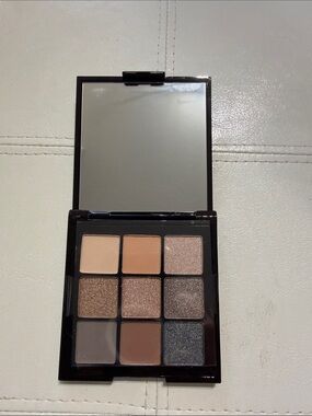 Neutral 9-Shade Eyeshadow Palette - Warm Taupe & Shimmer